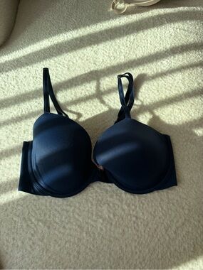 34DD VSvery sexy lightly lined